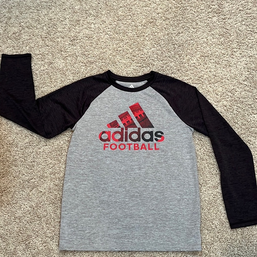 Boys adidas long sleeve shirt, size M (10/12)